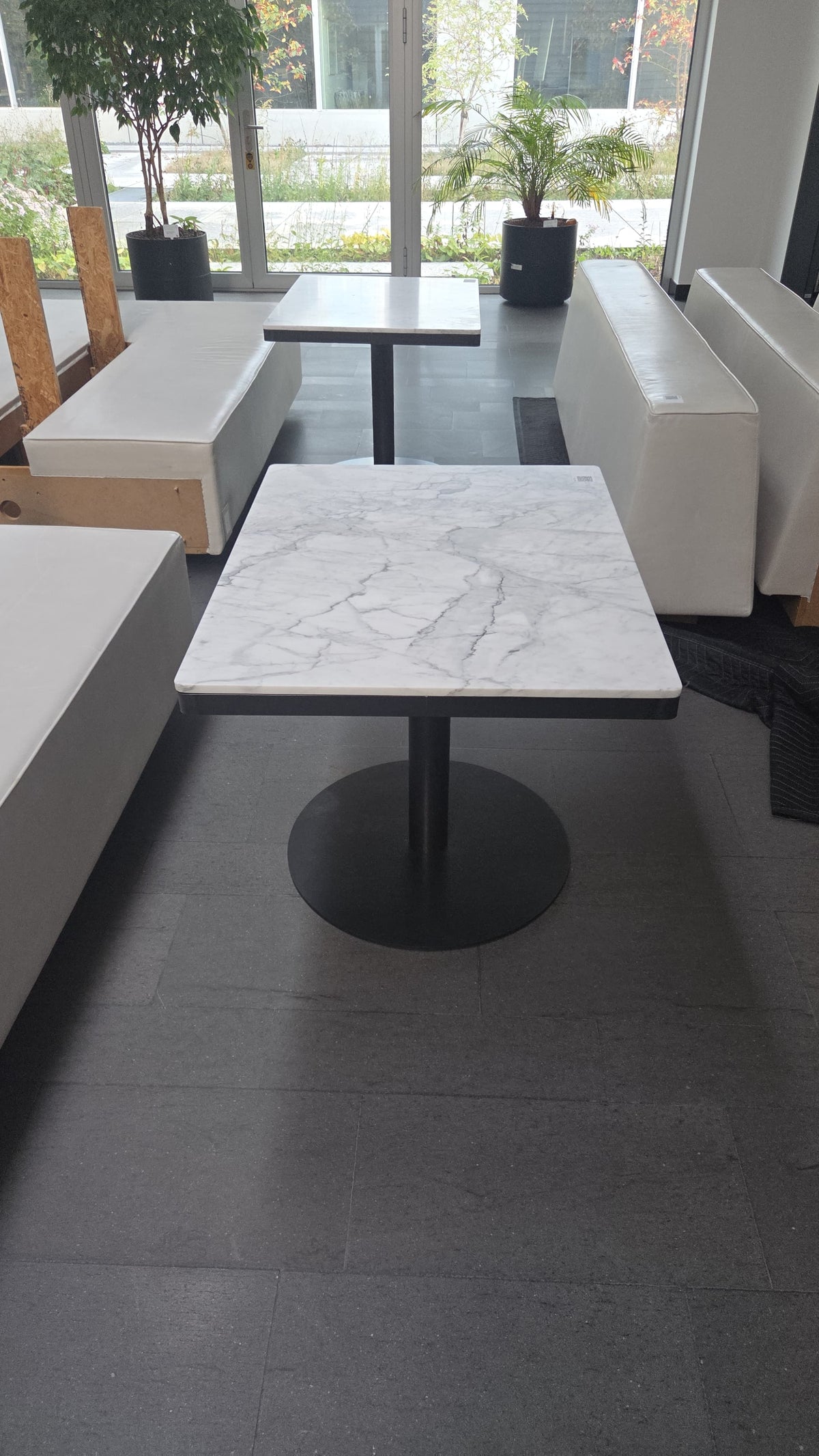 Sevil Peach Next Table, Marmor Grau, 90 × 70 × H 68 cm