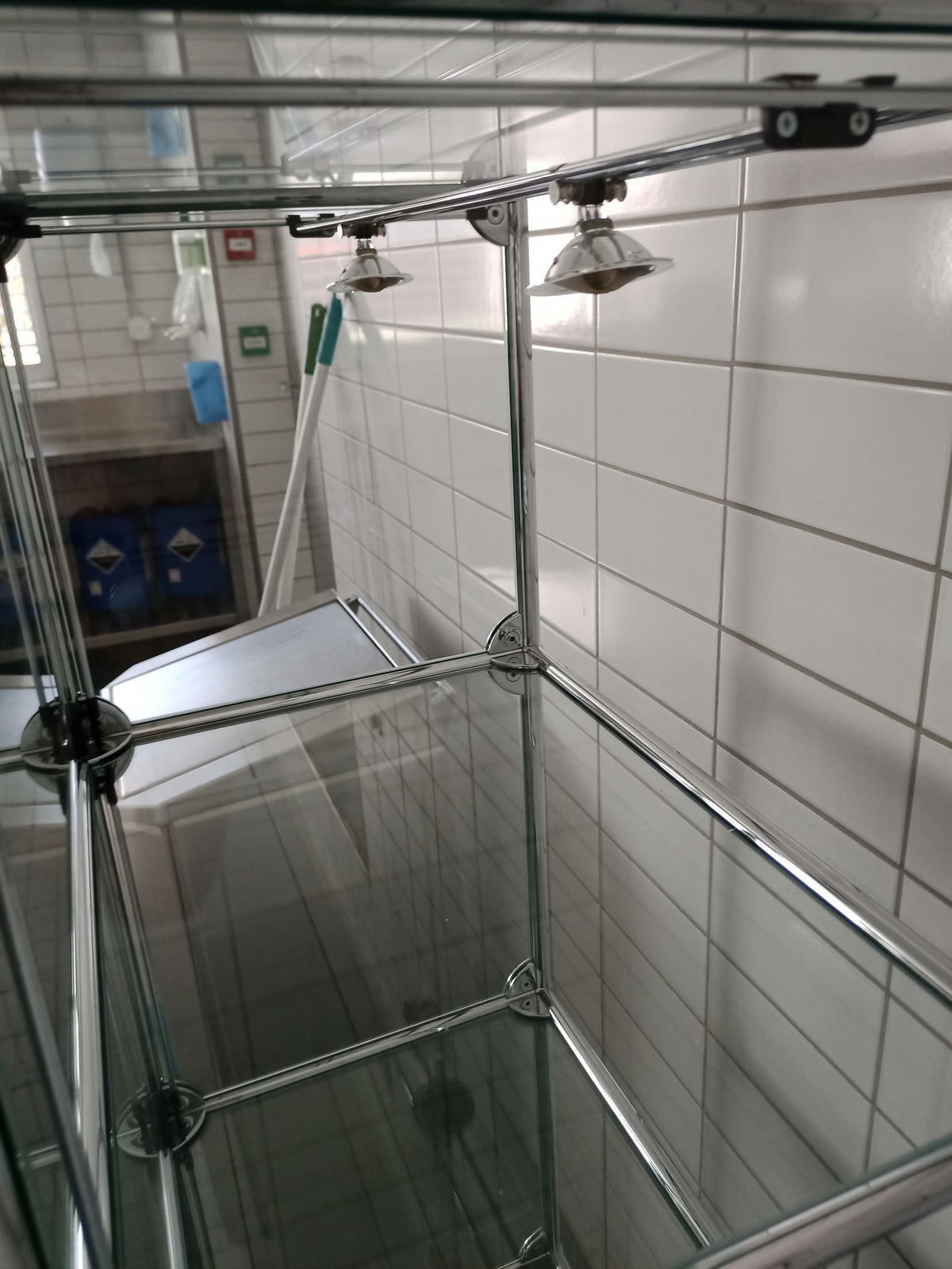 USM Haller Glasvitrine 1x4 offen