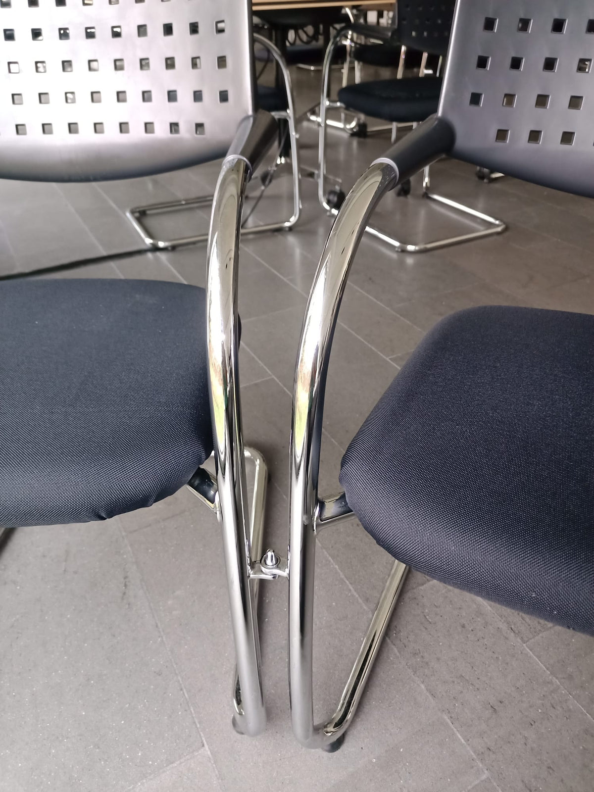Bundle: 6 × Vitra Visavis mit Reihenverbinder