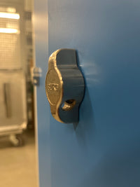 Burg Metallschrank mit drei geräumigen Abteilen B0813