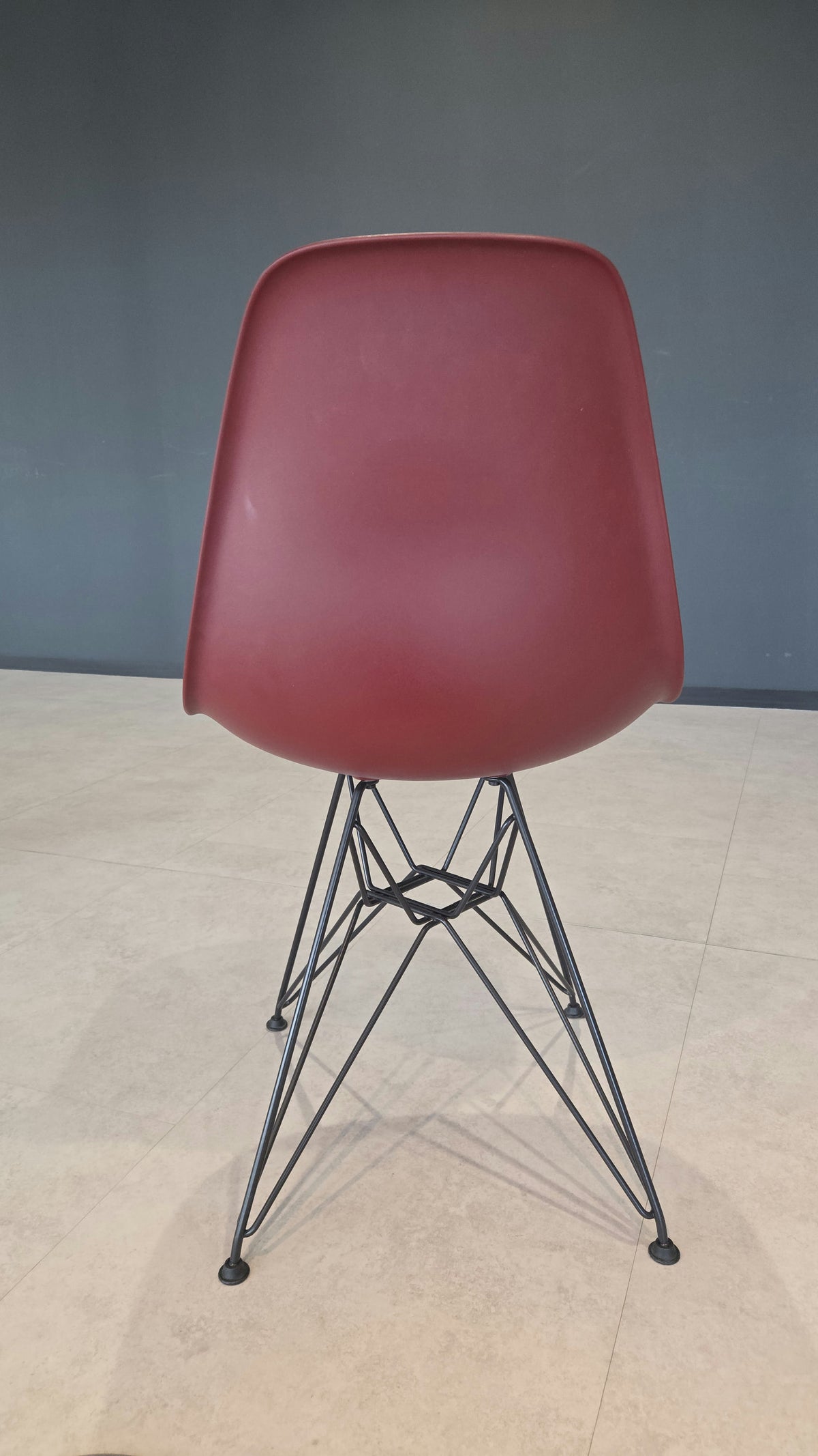 Vitra Eames Plastic Side Chair DSR, Oxidrot mit Sitzpolster Rot