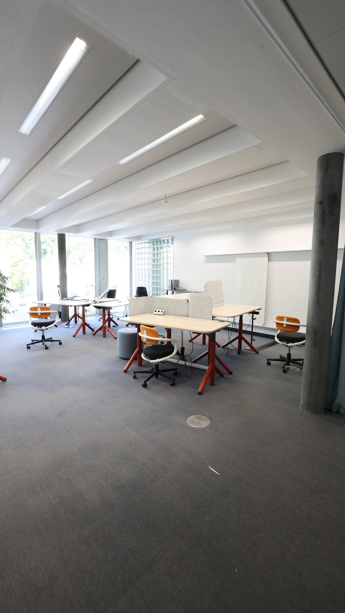Steelcase Flex Tisch mobil auf Rollen, Eiche, Gestell Orange, 160 × 80 cm