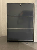 USM Haller Regal 1x3, Ausziehtüre, Ausziehtablar – geschlossen
