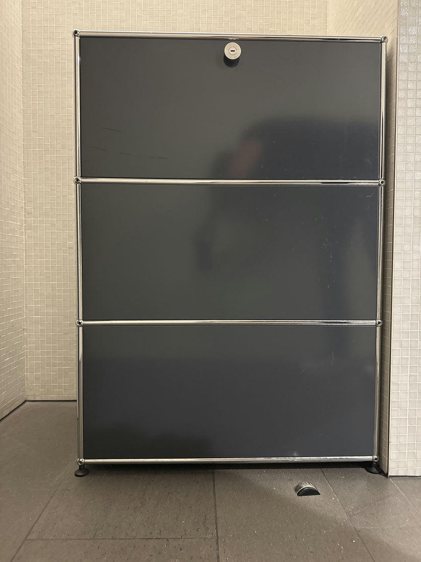 USM Haller Regal 1x3, Ausziehtüre, Ausziehtablar
