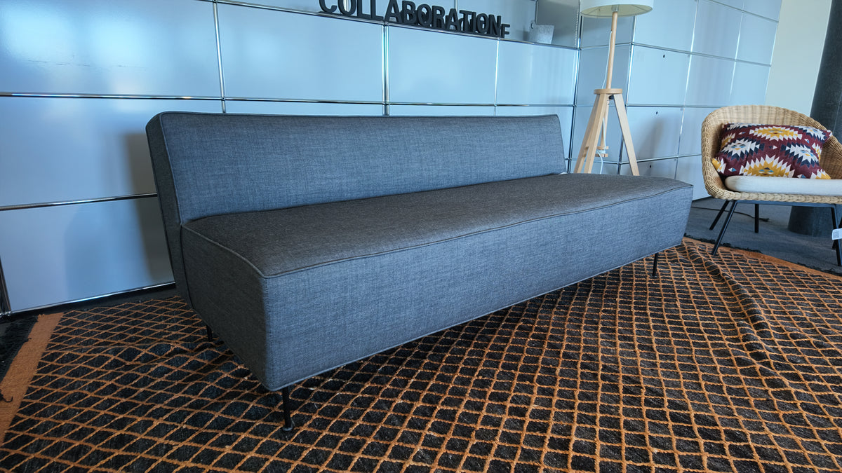 Gubi Modern Line Sofa, Stoff Grau, Gestell Chrom, 180 cm