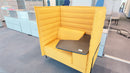 Vitra Alcove Work Highback Sofa mit Tablar links, Schwarz