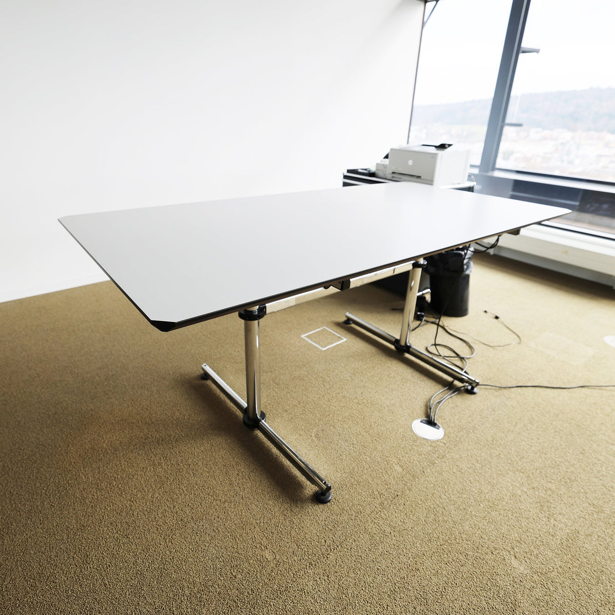USM Kitos elektr. höhenverstellbar 175x75 – leicht gebraucht