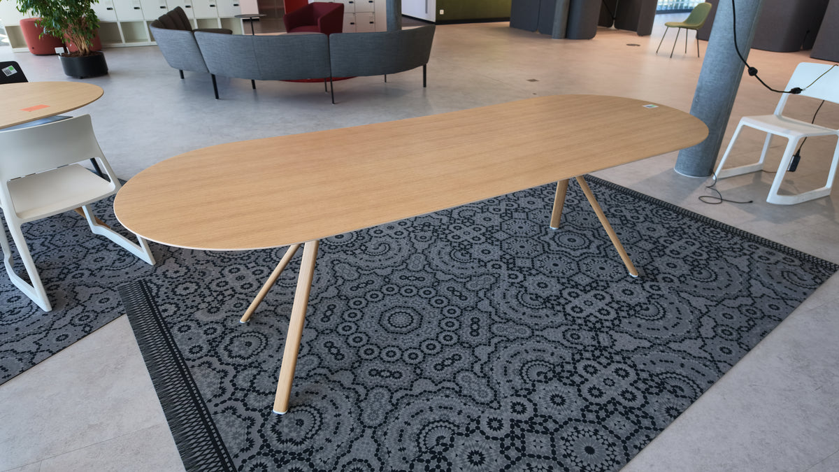 Lapalma Fork Tisch rund, Weiss, Beine Holz, Ø 110 cm