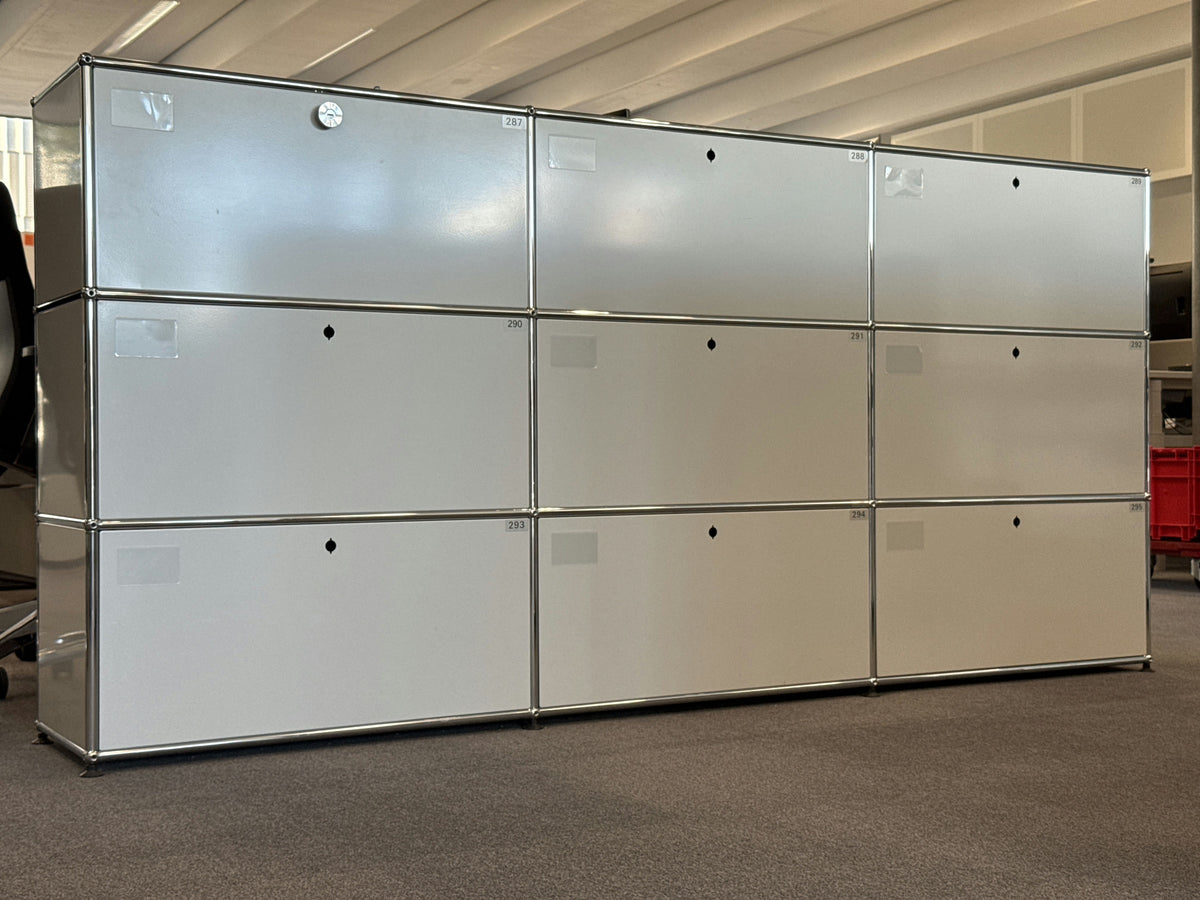 USM Haller Regal 3x3, Lichtgrau, 6 Klapptüren, 3 Ausziehtüren – geschlossen