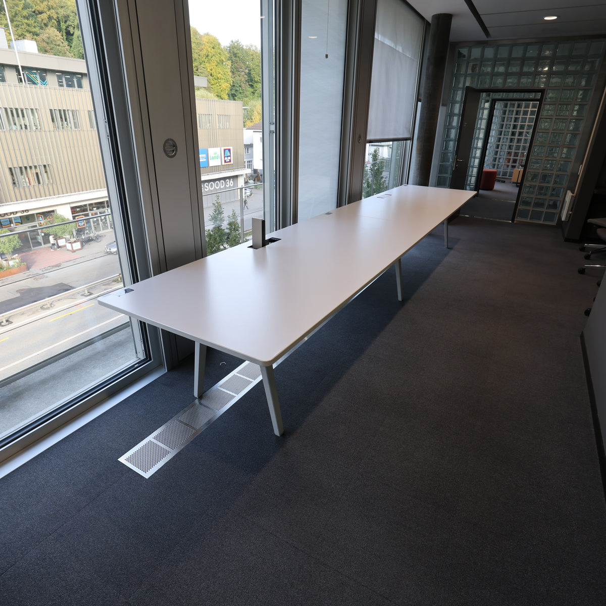 Vitra Joyn Bench Arbeitstisch für 6 Plätze, Weiss, 480 × 100 cm
