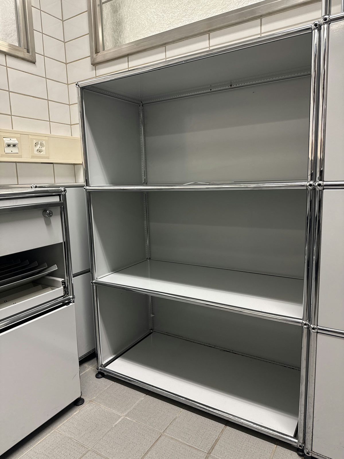 USM Haller Regal 1x3, ohne Fronten – geschlossen