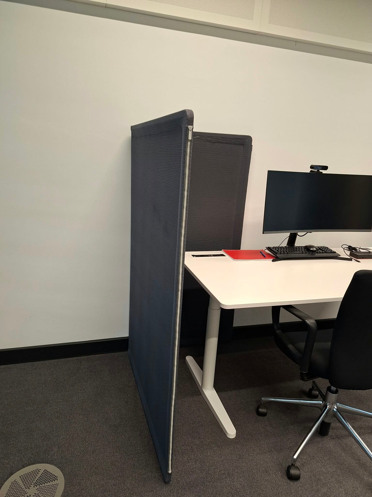 Tischtrennwand (Desk Screen), Schwarz, freistehend, Höhe 151 cm