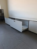 USM Haller Regal 2x1, Lichtgrau, 2 Ausziehtüren – offen