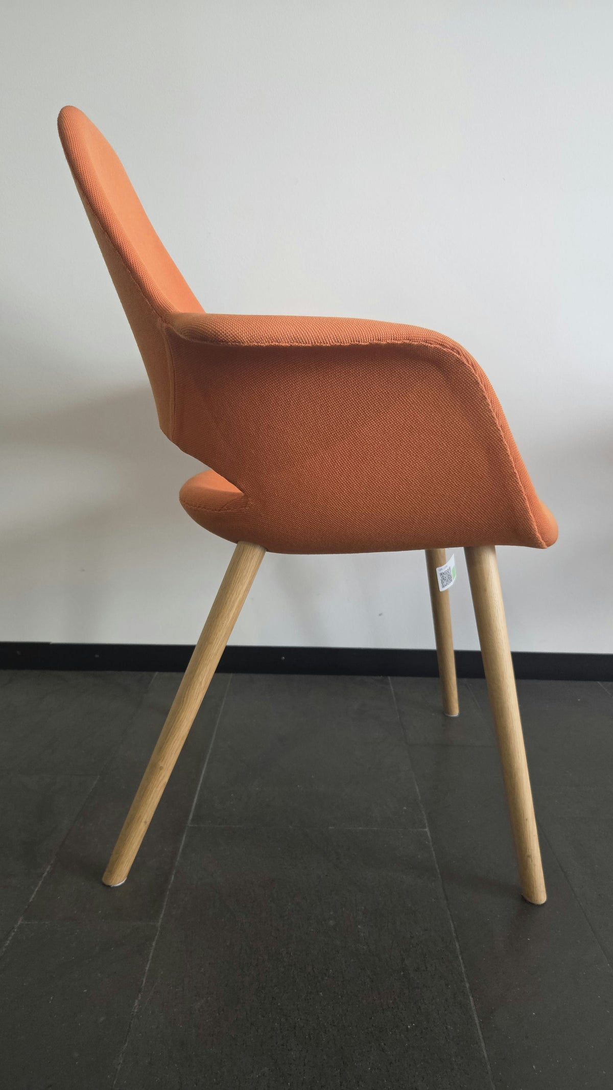 Vitra Organic Chair Sessel (Eames & Saarinen), Stoff Koralle