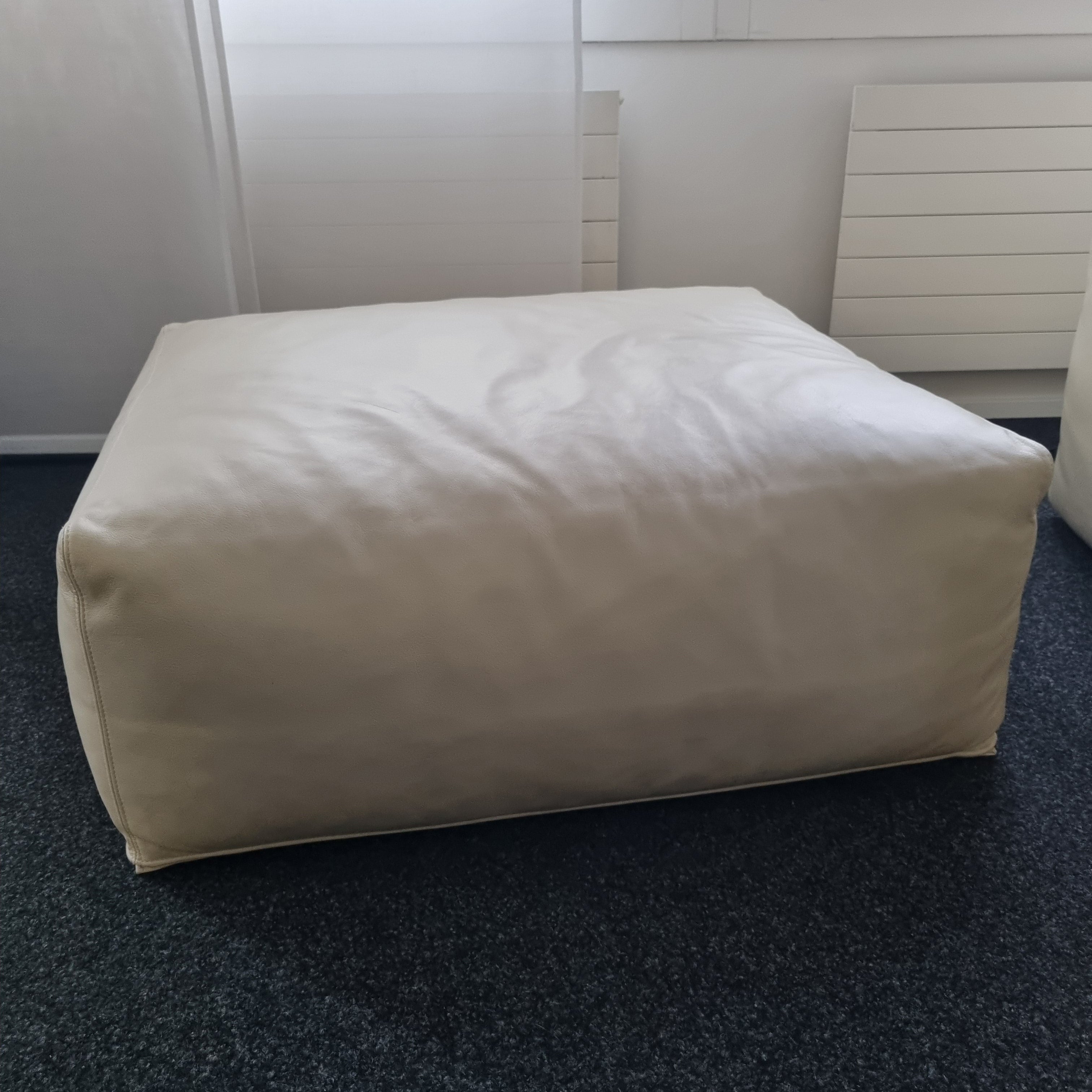 Cappellini Oblong Leder Hocker quadratisch B0034