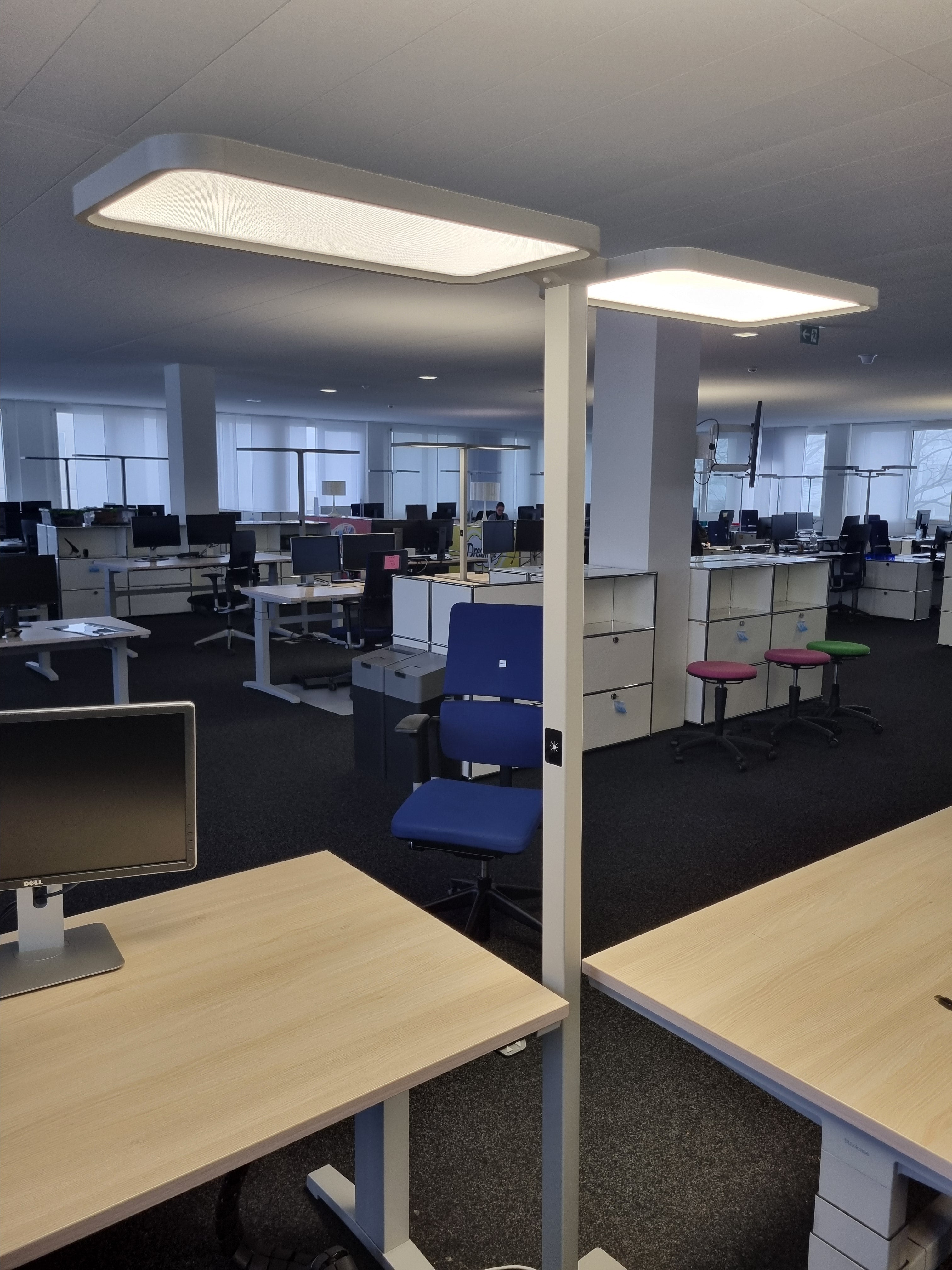 Dimmbare LED Stehlampe von DOTLUX B0047