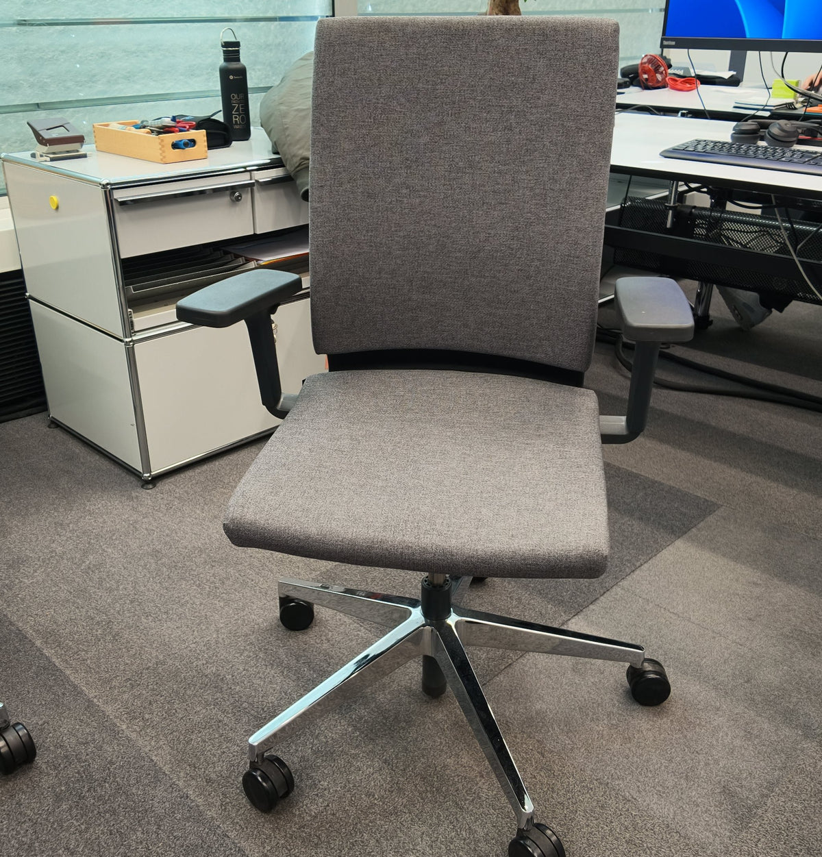 Vitra ID Soft Bürodrehstuhl, Stoff Schwarz/Grau