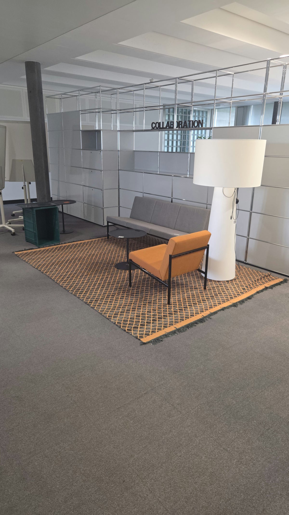 Miinu Designer-Teppich, Muster Schwarz/Orange, 300 × 220 cm – Zustand: Leichte Gebrauchsspuren