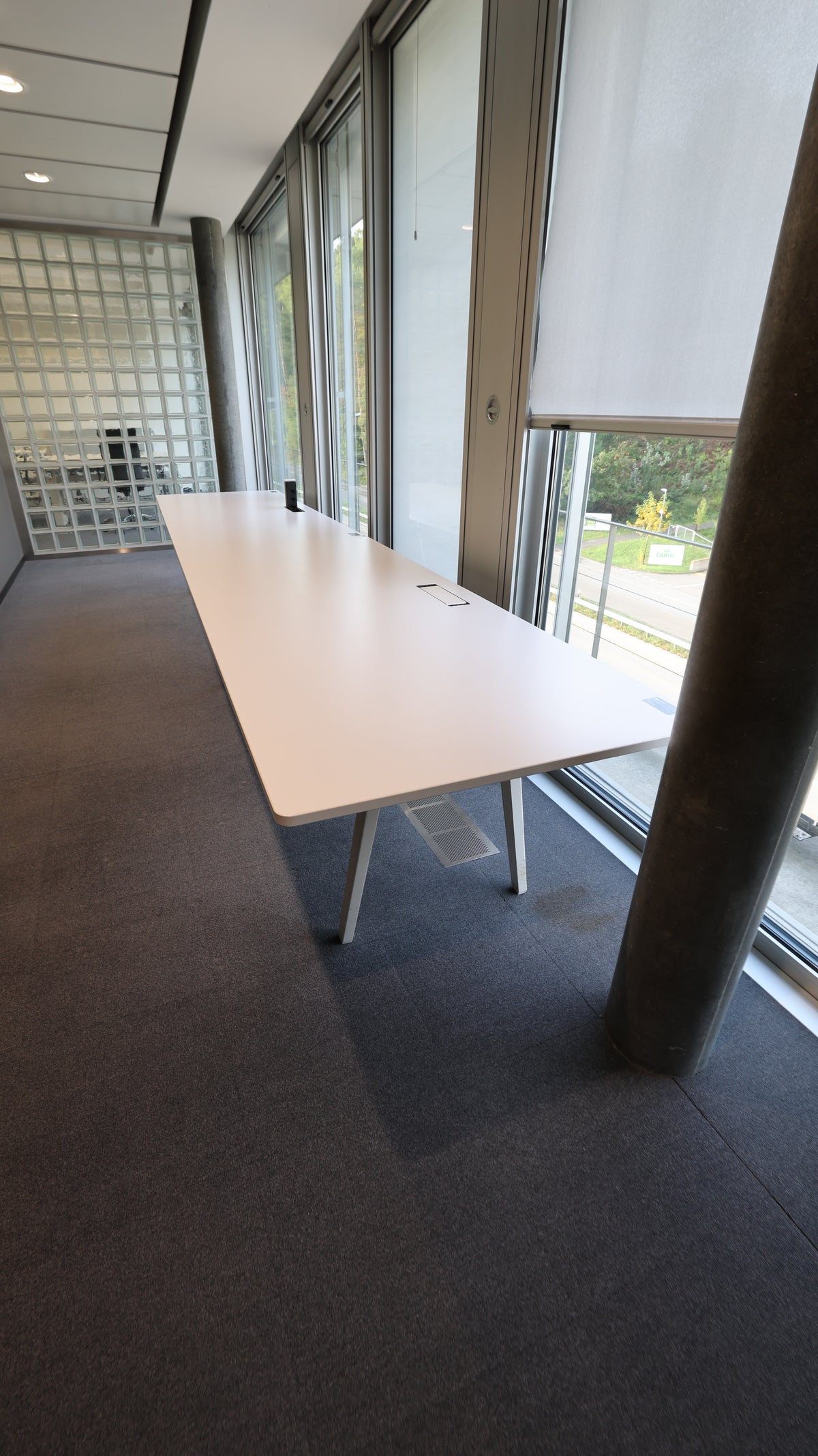 Vitra Joyn Bench 6 Plätze, 480 × 100 cm – leicht gebraucht