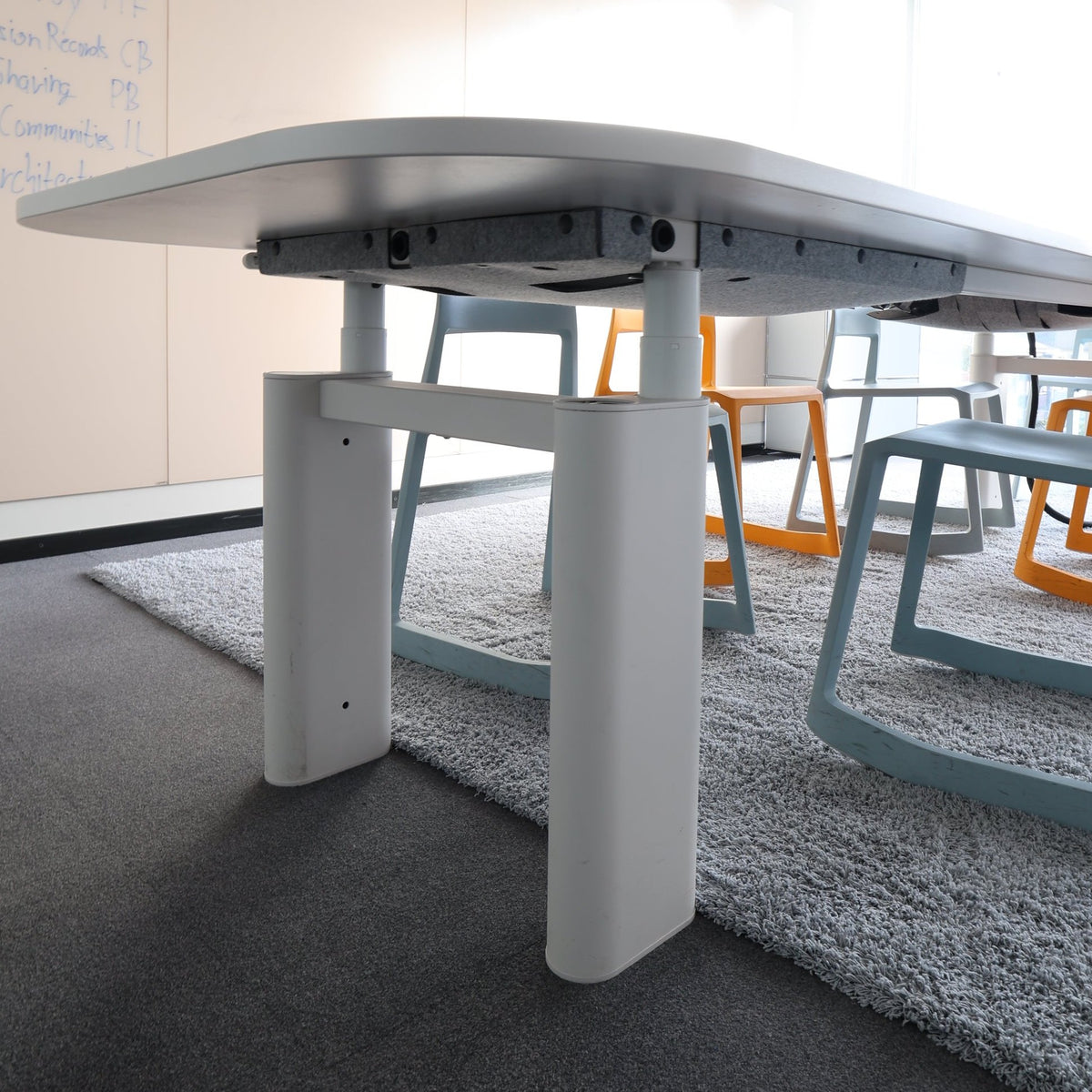 Bachmann Konferenztisch elektrisch höhenverstellbar, Weiss, 310×100 cm