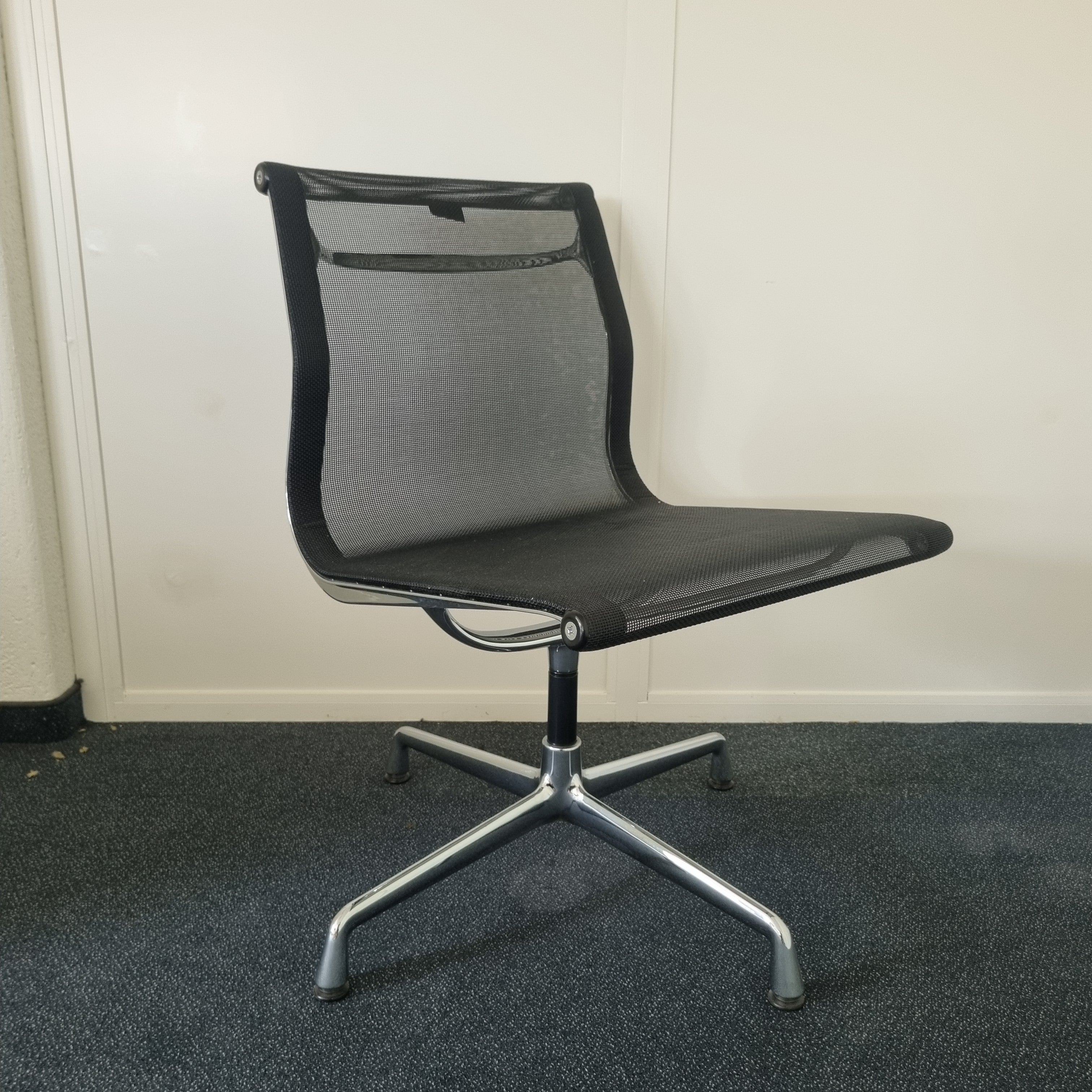 Vitra Eames Netz ohne Armlehne