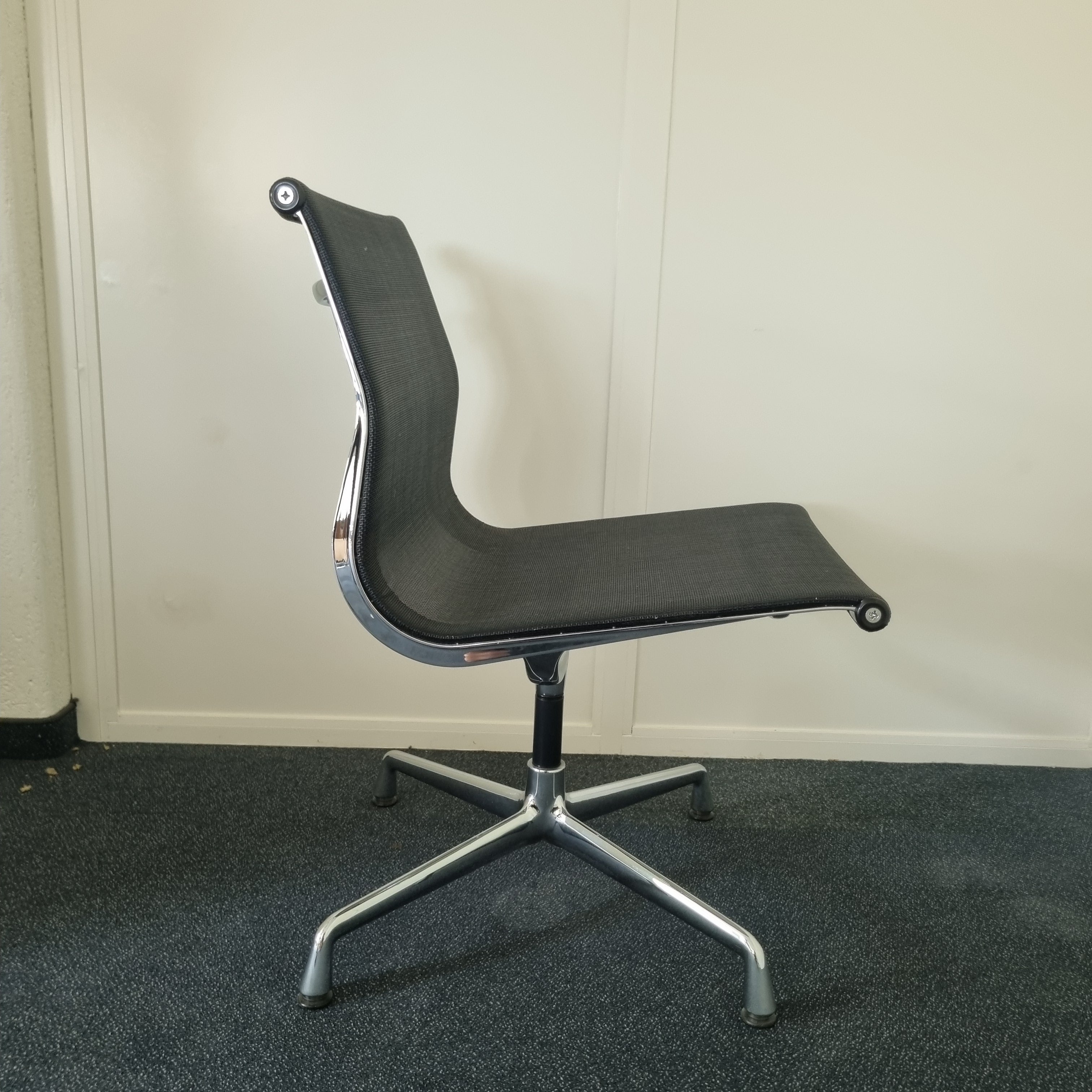 Vitra Eames Netz ohne Armlehne