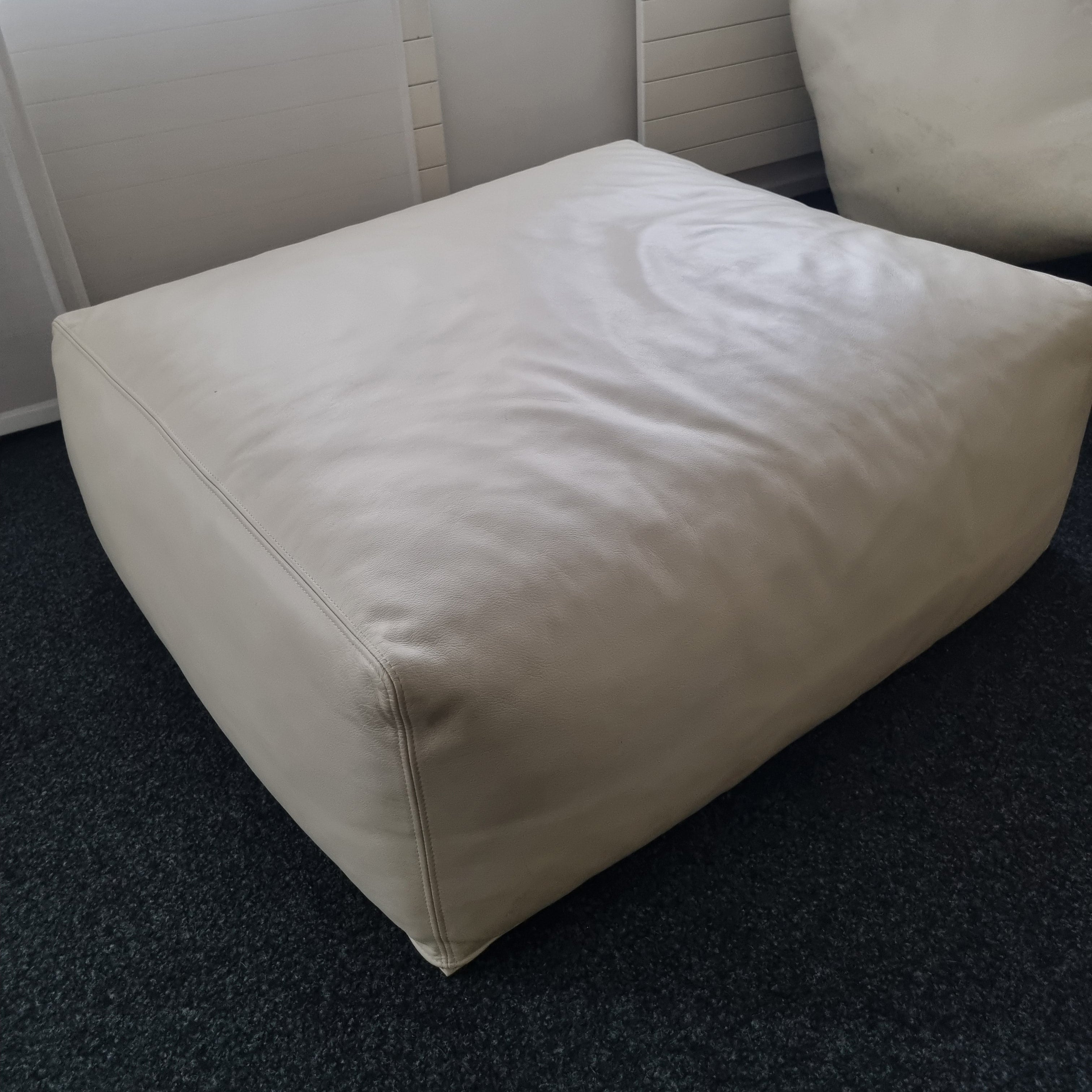 Cappellini Oblong Leder Hocker quadratisch B0034