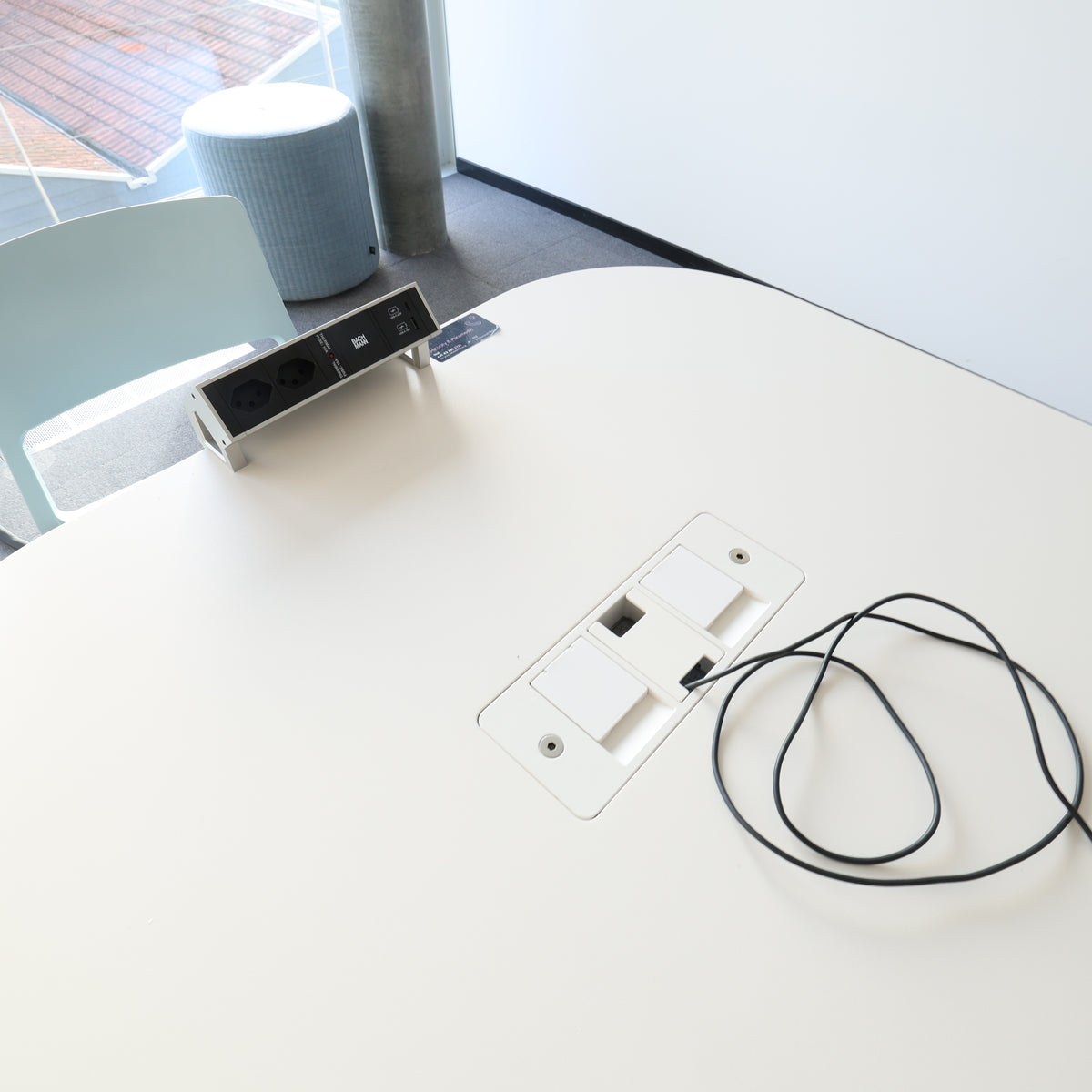 Bachmann Konferenztisch elektrisch höhenverstellbar, Weiss, 310×100 cm