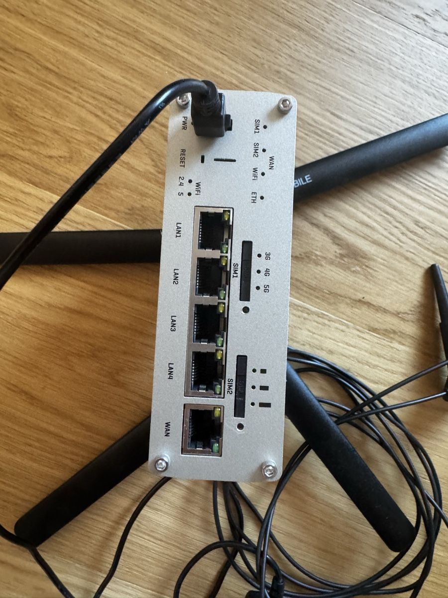 Teltonika RUTX50 5G Router