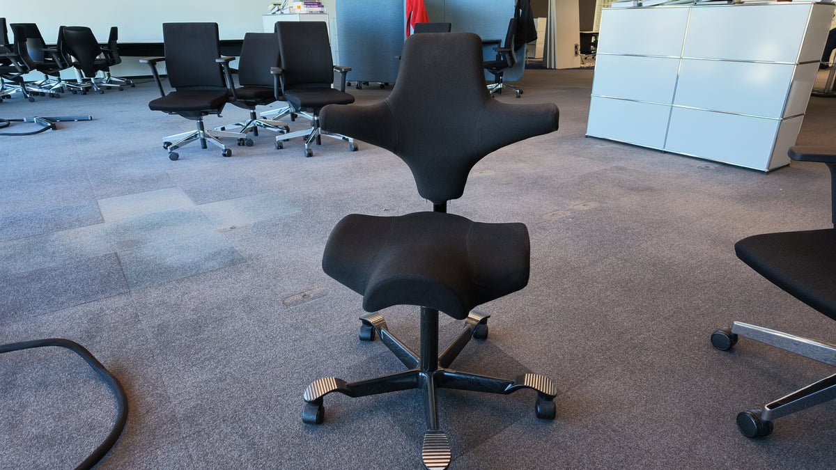 HÅG Capisco Bürostuhl mit Sattelsitz, Stoff Schwarz
