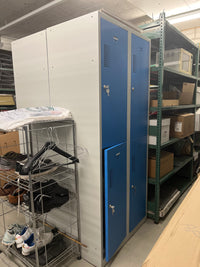 Burg Metallschrank mit vier geräumigen Abteilen B0811