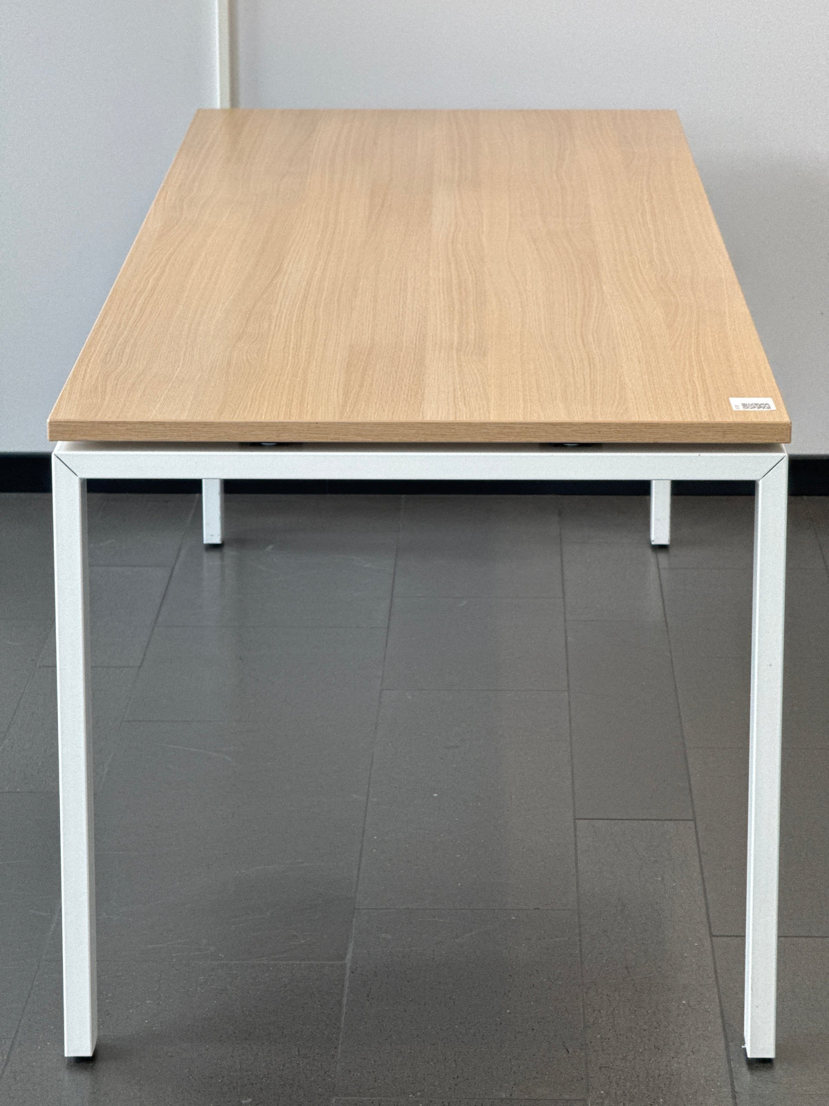 Assmann Solos Konferenztisch, Eiche, Gestell Weiss, 240 × 80 cm