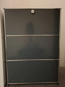 USM Haller 1x3 Tiefe 50, Graphitschwarz, 3 Ausziehtüren, 3 Ausziehtablare – geschlossen