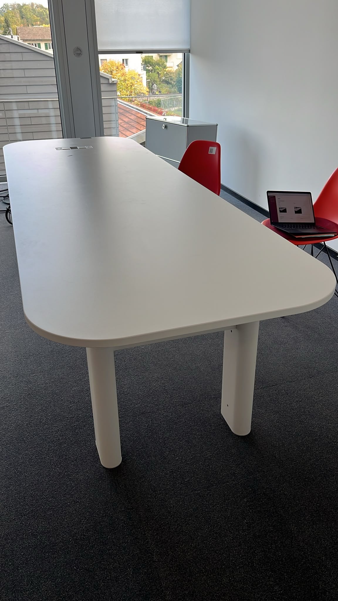 Bachmann Konferenztisch elektrisch höhenverstellbar, Weiss, 310×100 cm