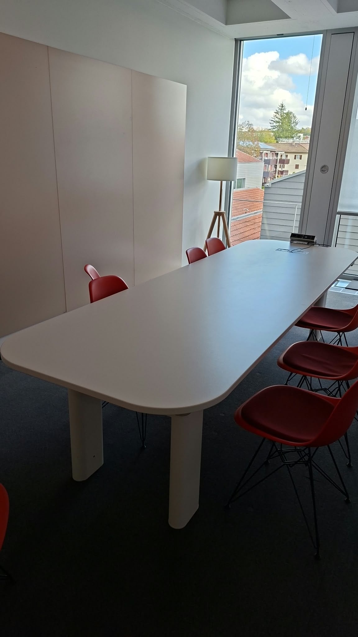 Bachmann Konferenztisch elektrisch höhenverstellbar, Weiss, 310×100 cm