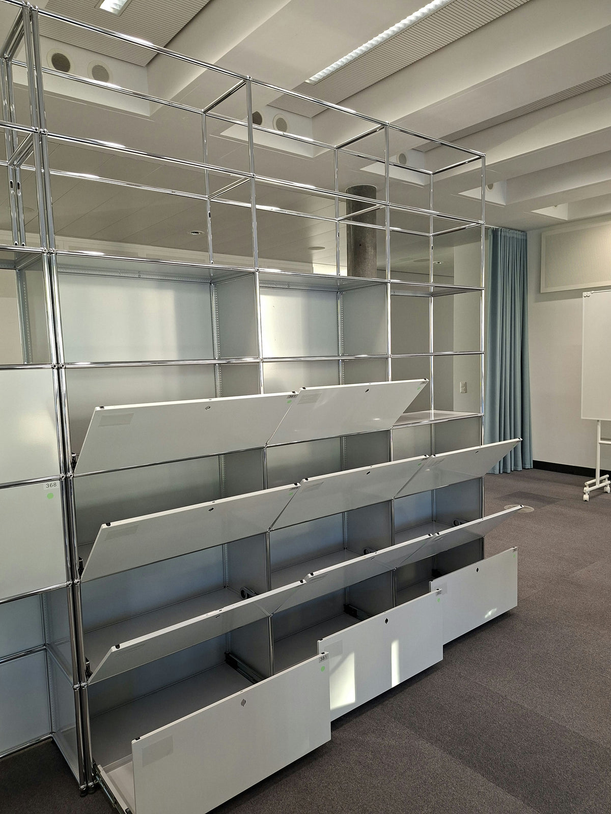 USM Haller Hochregal 3x7, Lichtgrau – offen