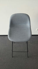 Muuto Fiber Bar Stool Barhocker mit Rückenlehne, Stoff Blau